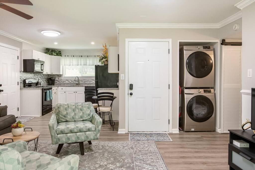 Cute Near The Airport-3b Apartment *